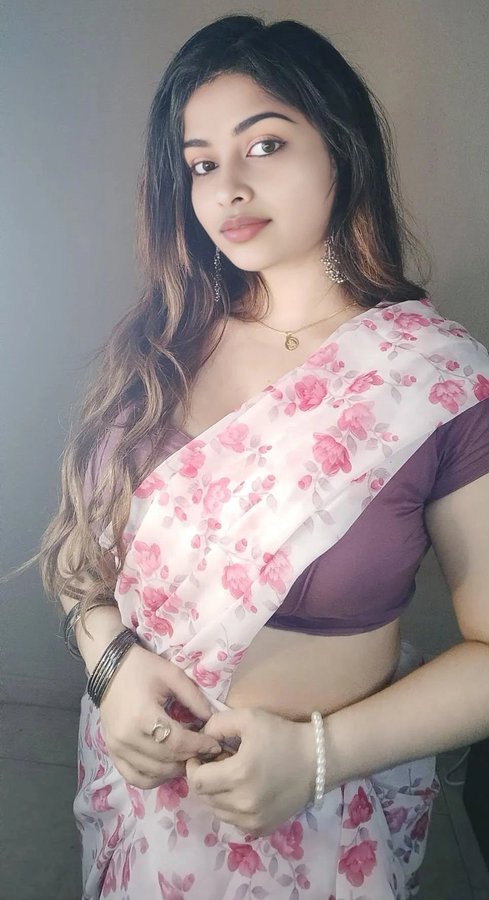 Young Call Girl in Lucknow